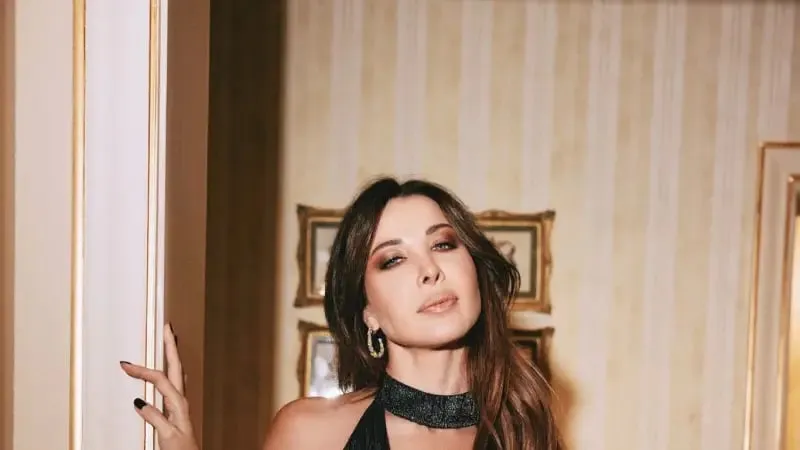 فيديو: نانسي عجرم بتجول ببيروت بين الناس النازحة بمشهد مؤثر