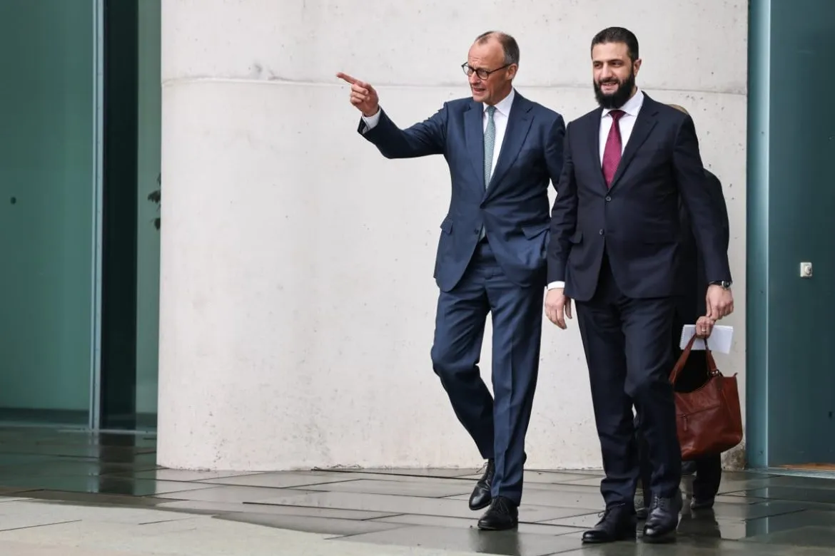 المستشار الألماني فريدريش ميرز تحت الهجوم بعد دعوته السوريين للعودة