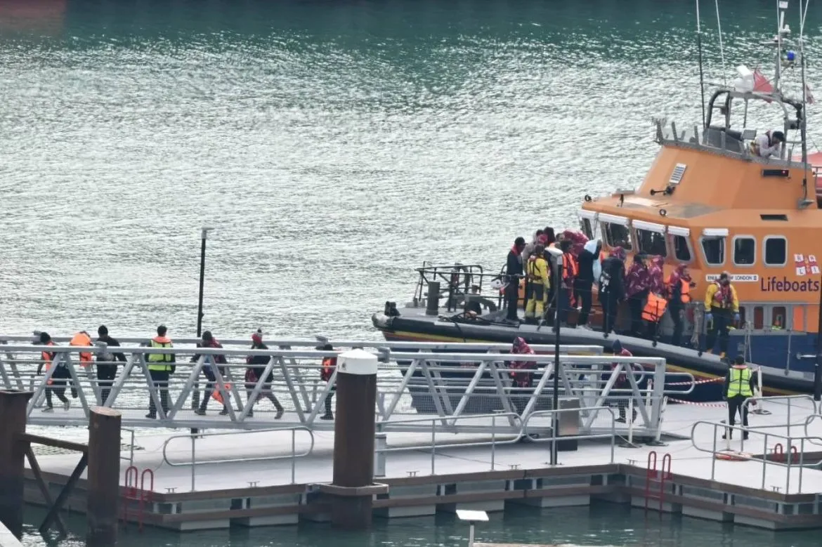 وفاة 18 مهاجر بعد غرق قارب قبالة سواحل تركيا