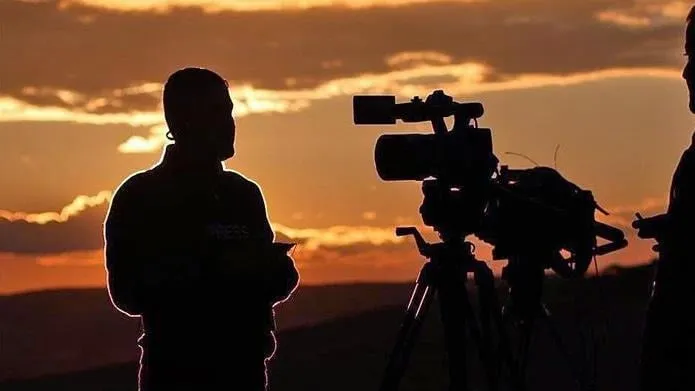 قوات إسرائيلية استهدفت طاقم تلفزيون سوري وصحفيين بريف القنيطرة