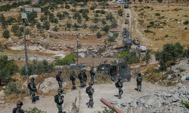 قوات إسرائيلية بتستهدف صحفيين بقذائف وبتتقدم بريف القنيطرة