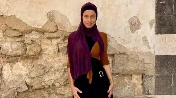 العفو الدولية بتطالب بالإفراج الفوري عن صحفية أمريكية ببغداد