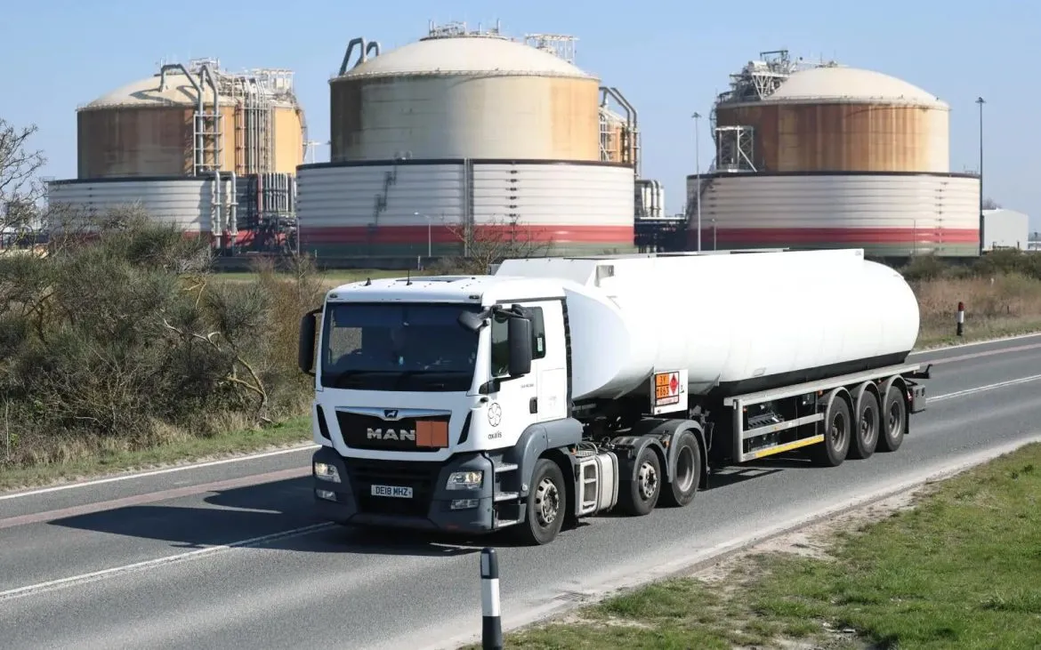 العراق بلّش يصدّر نفطو لسوريا بناقلات بعد مشاكل بمضيق هرمز