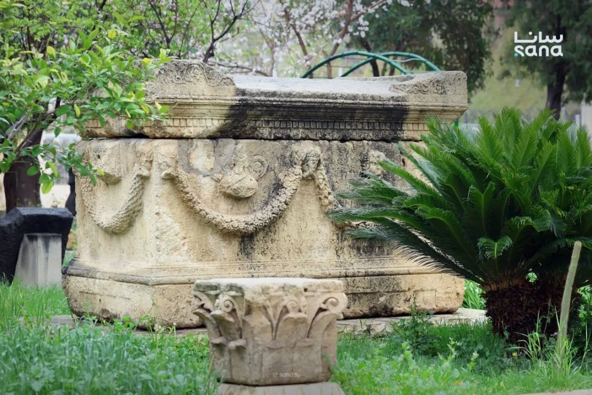 أعمال فنية أثرية بحديقة المتحف الوطني بتزين دمشق